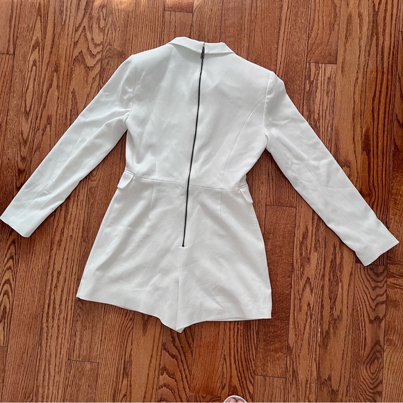 alice + olivia off white kyrie tuxedo skort romper size 4 - Picture 4 of 7